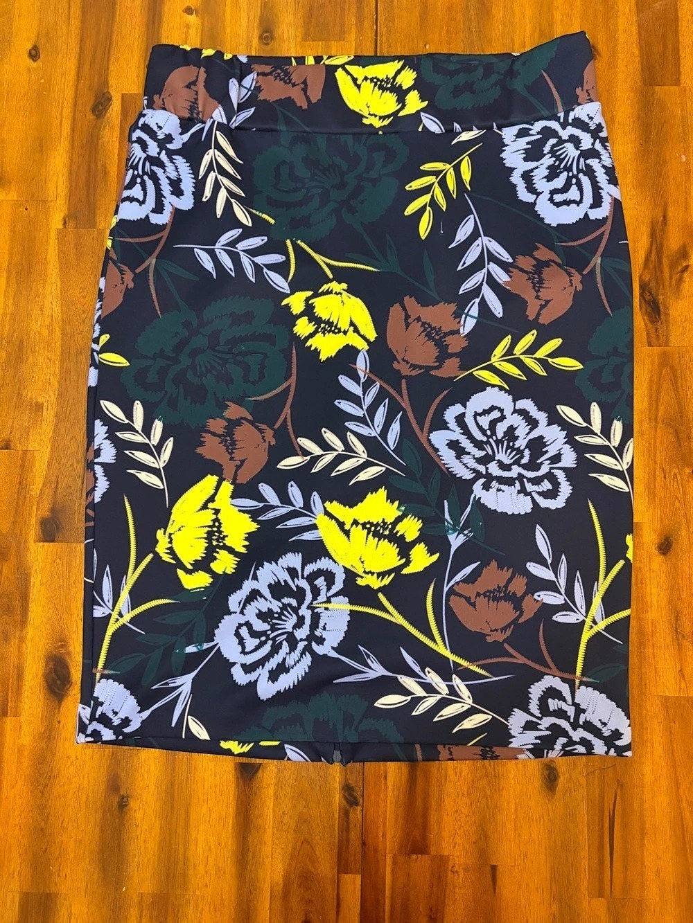 ELOQUII Floral Neoprene Scuba Pencil Skirt Black & Green Size 18